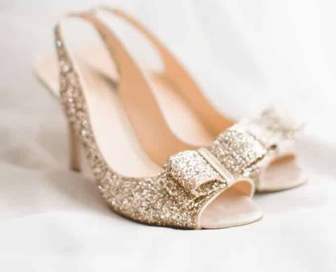 ideas para una boda color oro zapatos