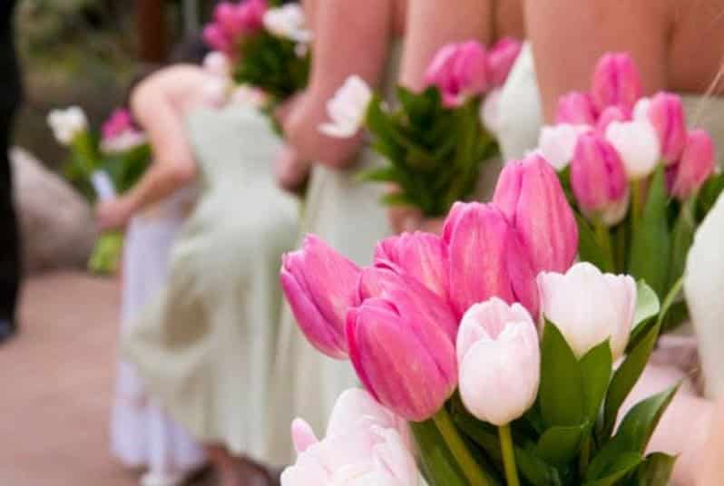 organizar una boda en primavera tulipanes ramos