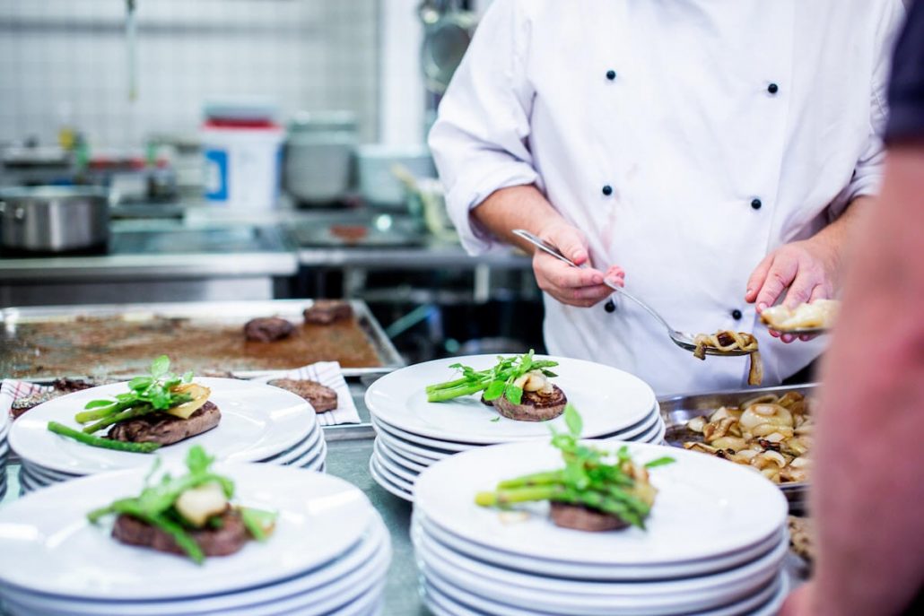 ¿Qué es el servicio de catering con chef?